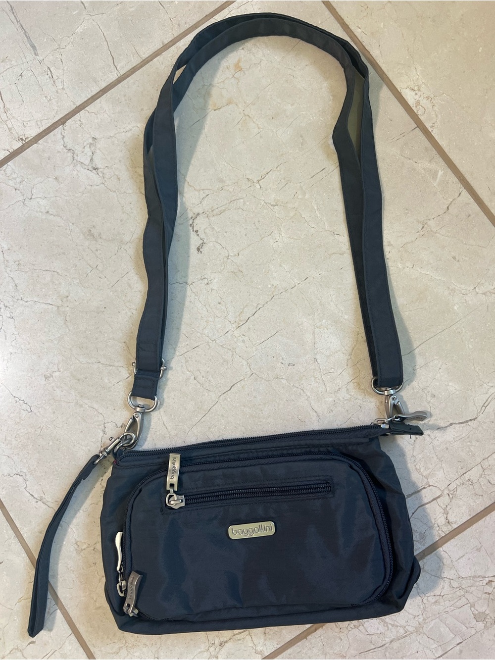 Baggallini Triple Zip Small Wristlet Crossbody Bag Organizer Purse Grey Pink